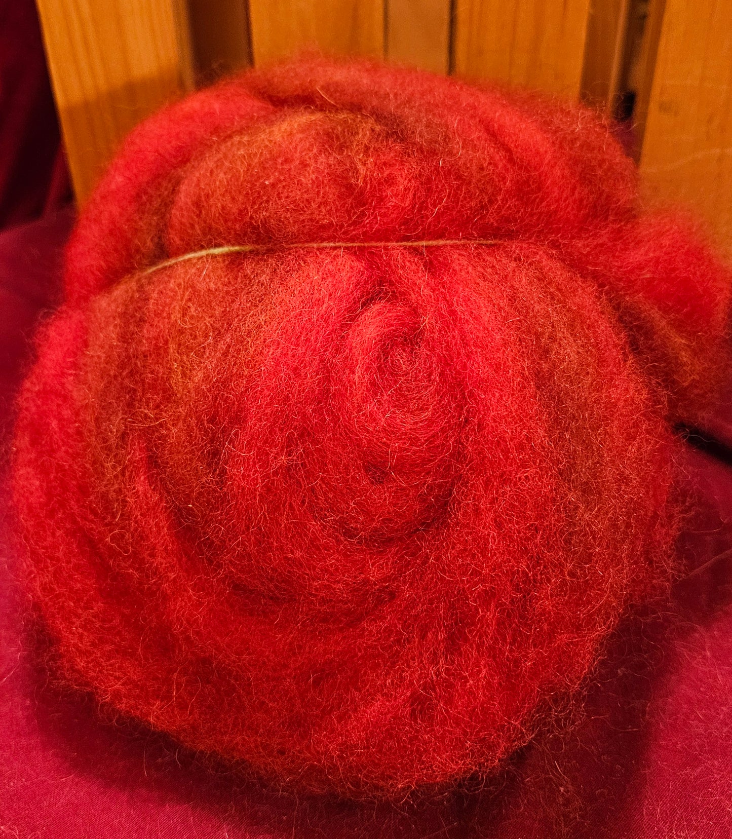 BRoving Scarlet /Egyptian Red Swirl 100% Romney RRBE5-1 ouncs