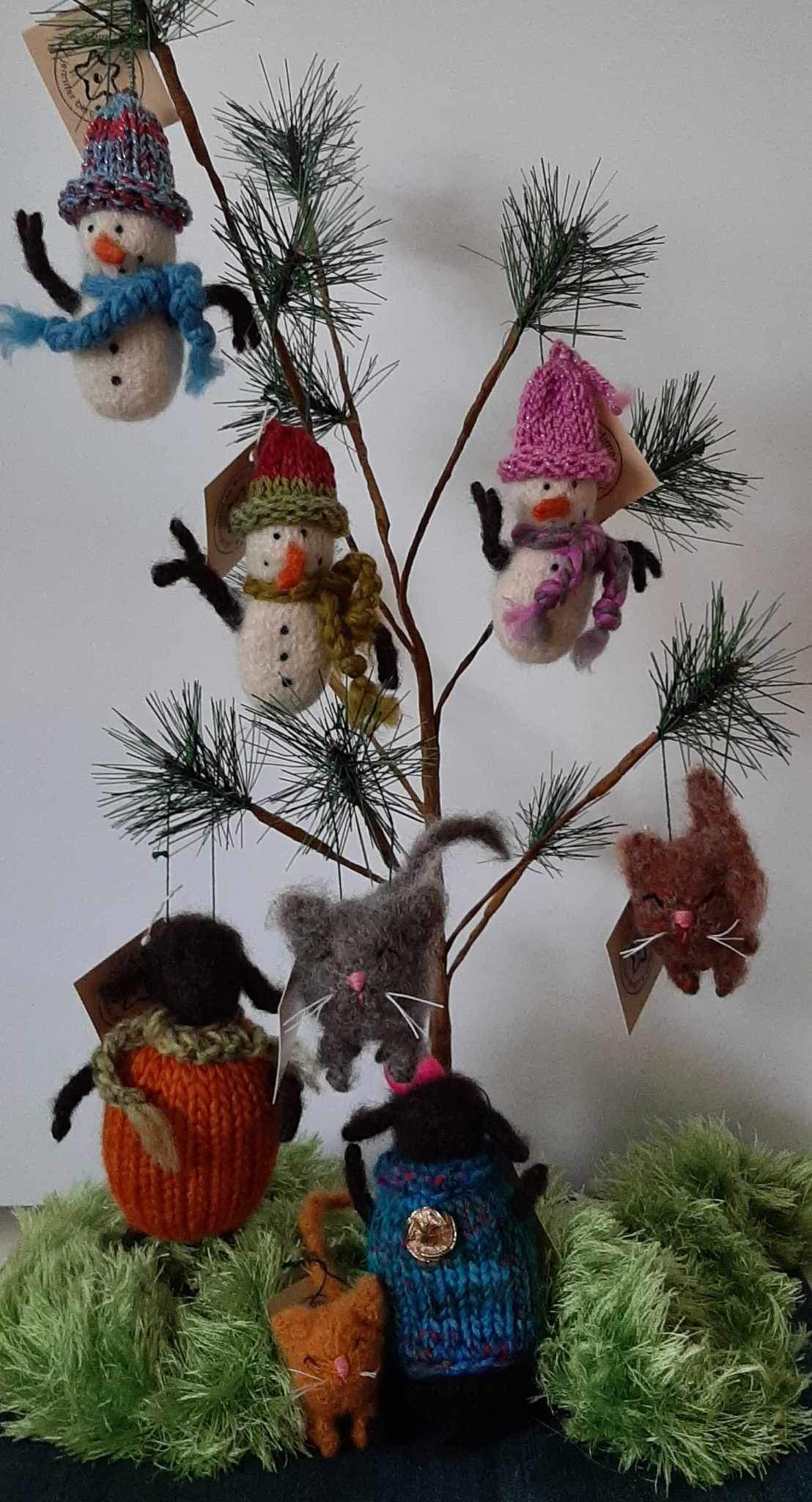 Snowmen- Sp-20 Felted 100% Wool Ornament 4 1/2" x 2"