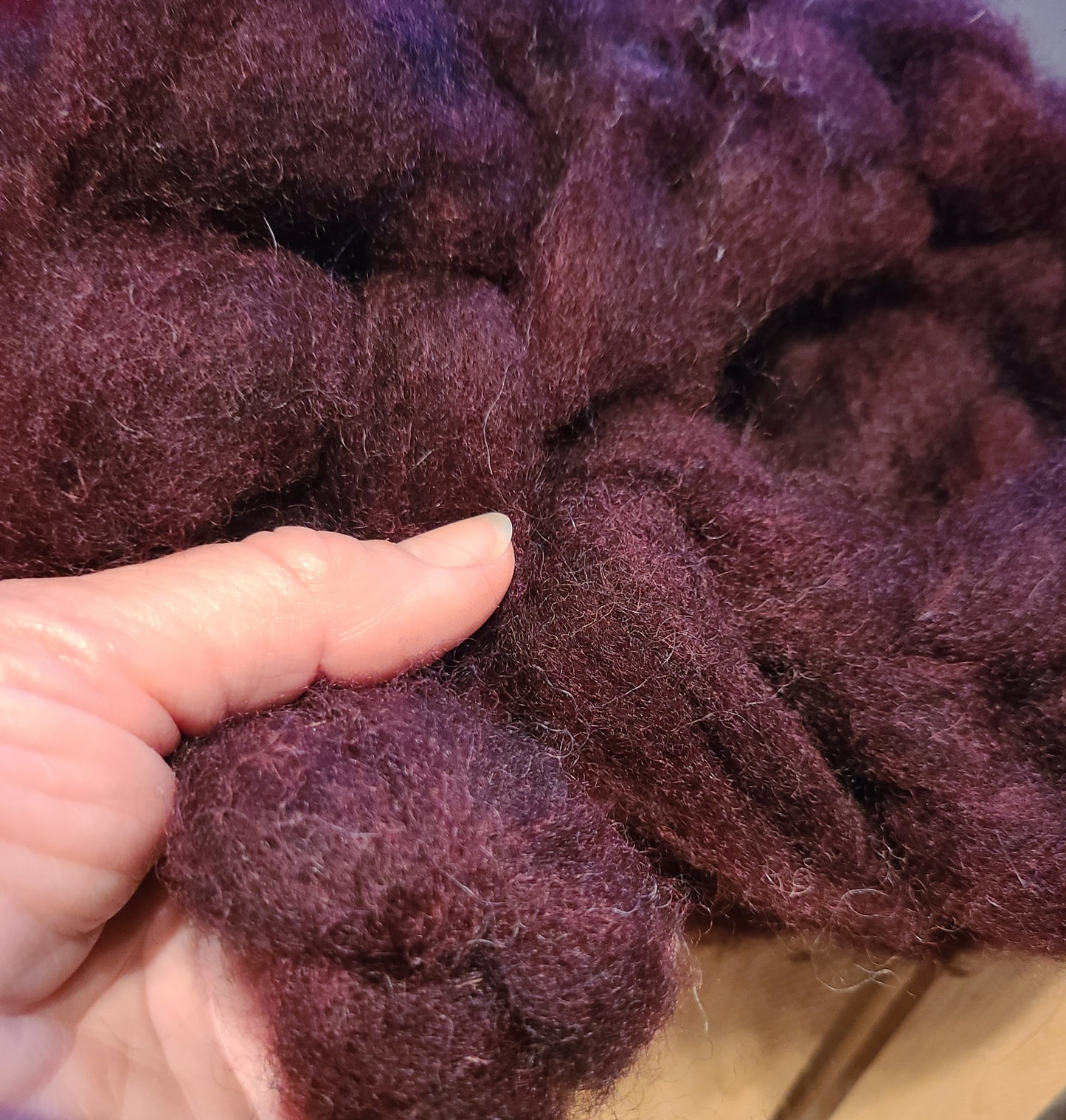 Roving Burgandy Romney - 2.6 ounces