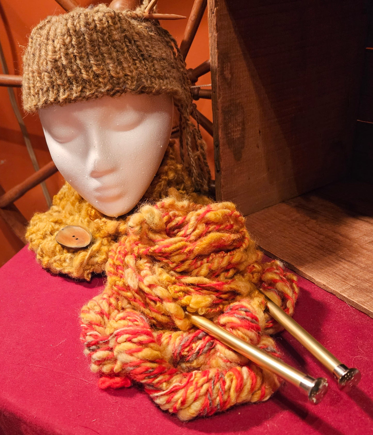 Cowl Knitting Kit KCLM40 Handspun Marigold & Scarlet Yarn "Lockspun" Romney & Pattern