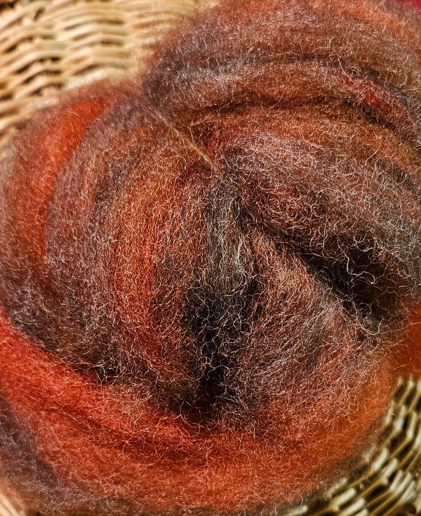 BNRoving Gray Lamb/ Brazilwood swirl 100% Romney Lamb RRLG4-0.5 ounce