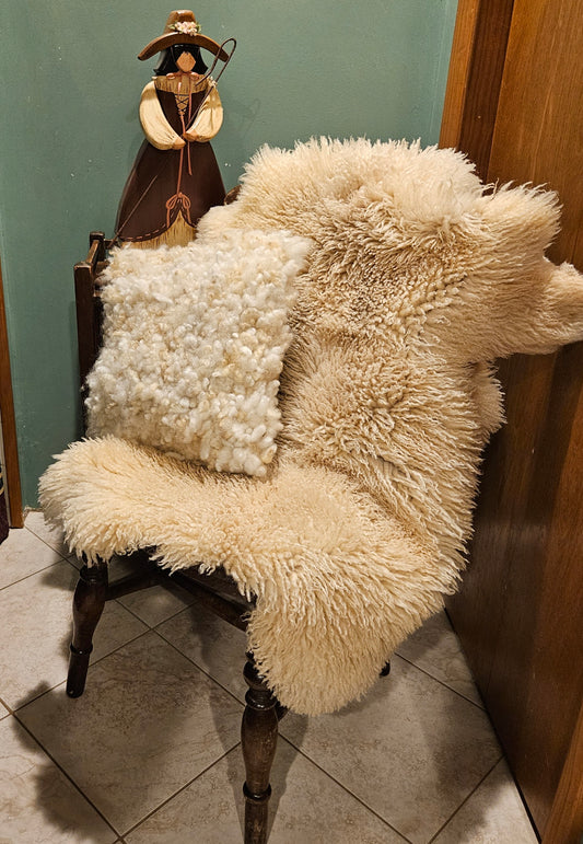 Sheepskin Champaign Romney STCH300- 32" x 25"
