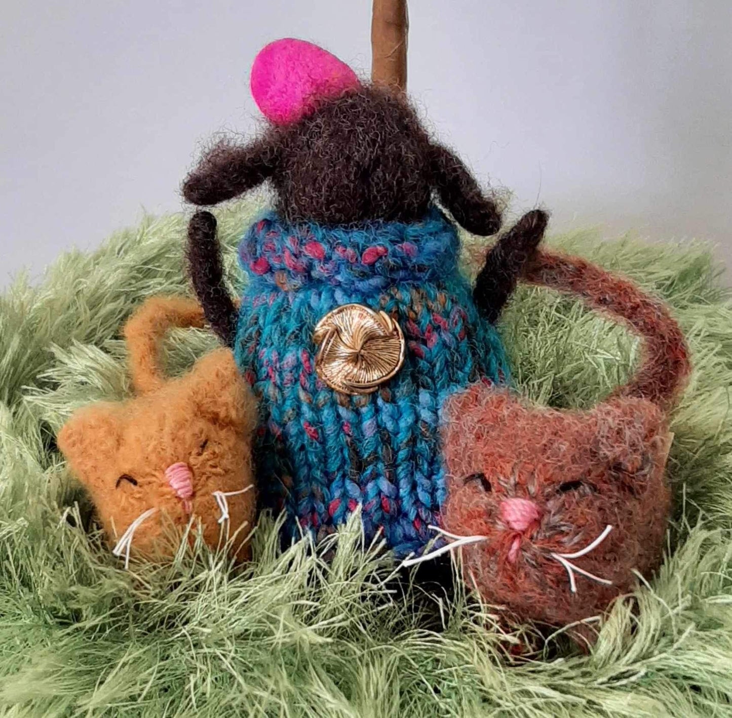 Ginger Kitten- GK-20 Felted Knitted 3LSWool Yarn  2" x 2"